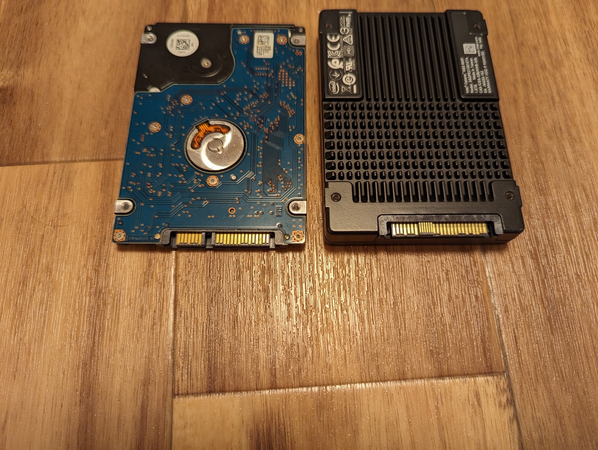 SATA Connector and U.2 Connector